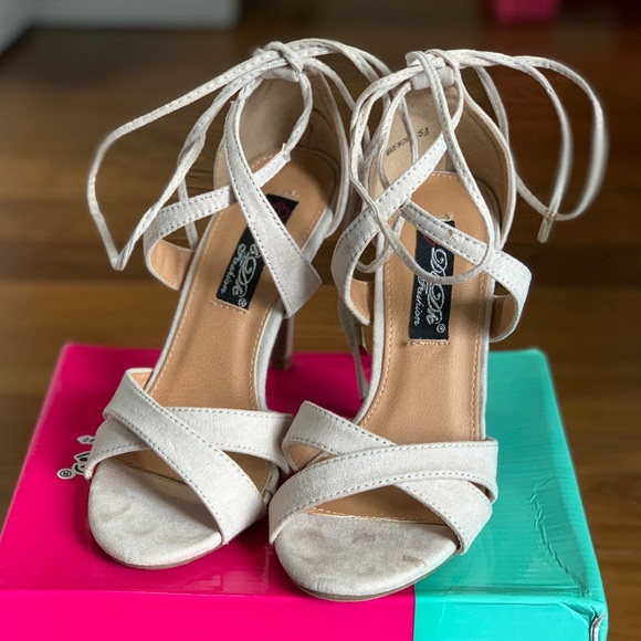 Lace up nude heels - Picture 2 of 6